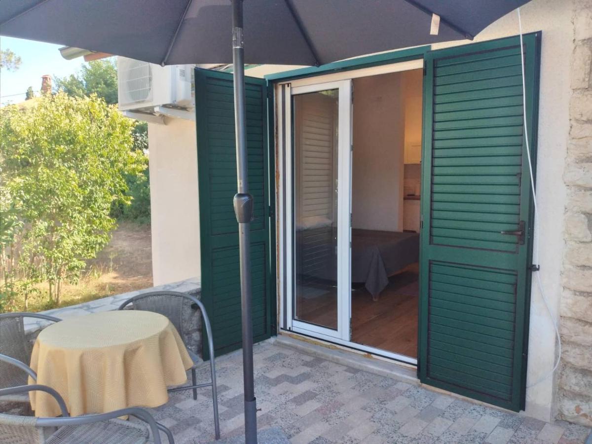 Apartmani Luni Premantura Buitenkant foto