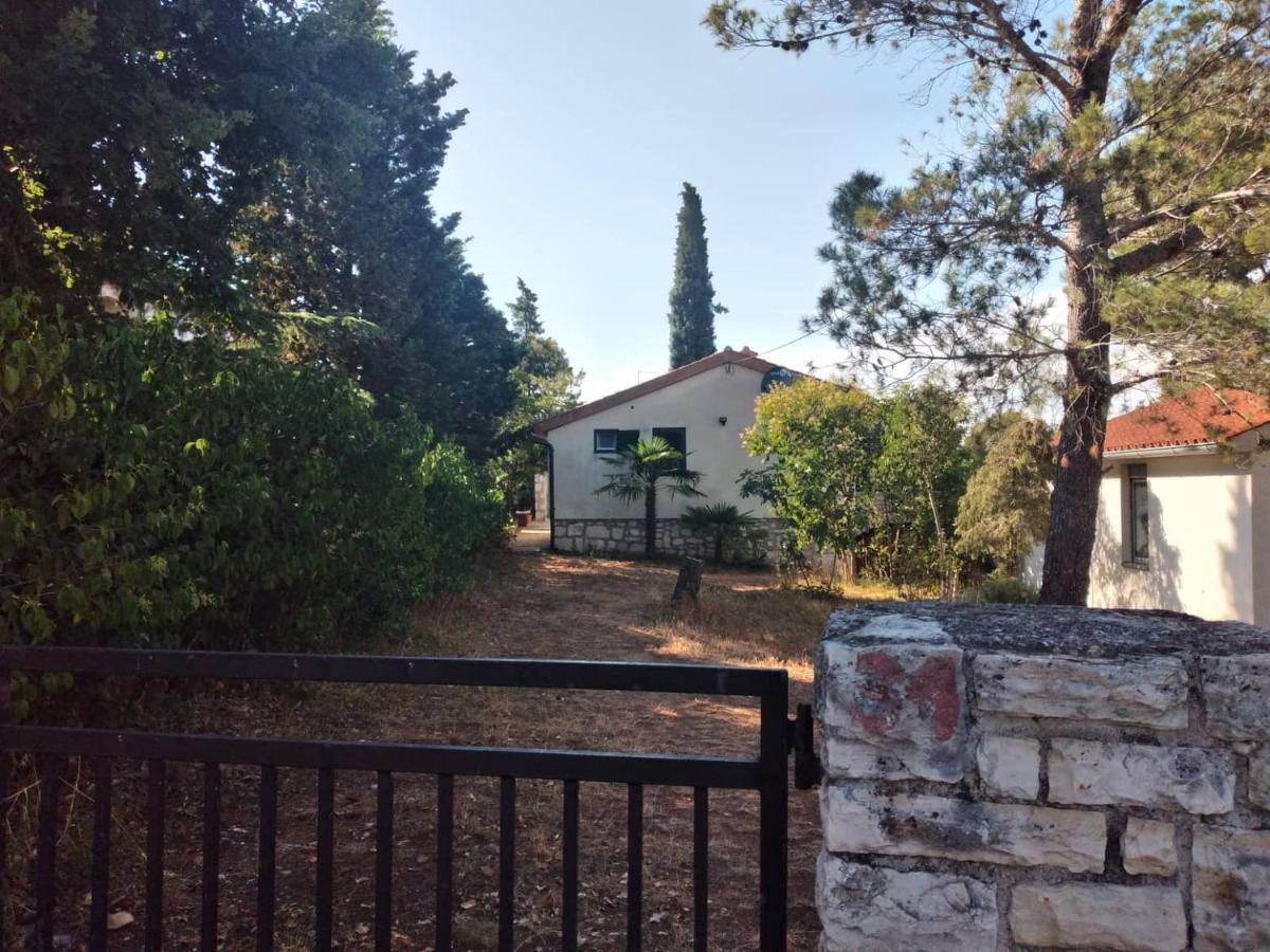 Apartmani Luni Premantura Buitenkant foto