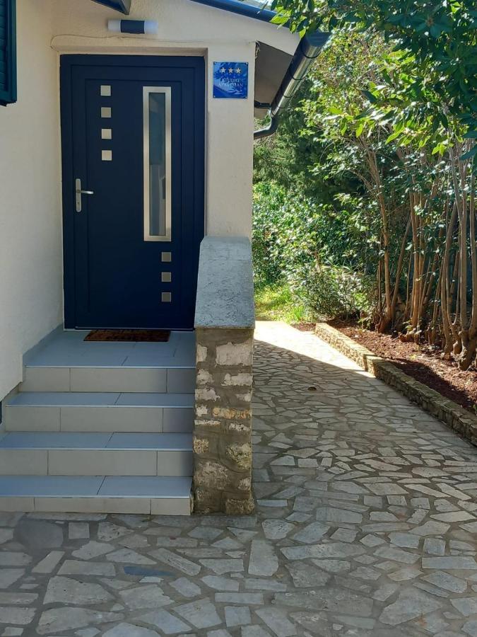 Apartmani Luni Premantura Buitenkant foto